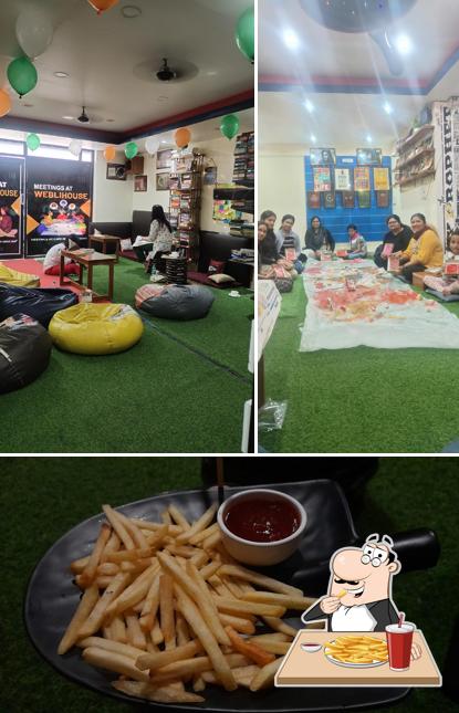 French fries at WEBLIHOUSE : Cafe & Books