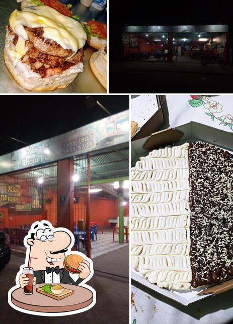 Peça um hambúrguer no Xis do Jhow Feio