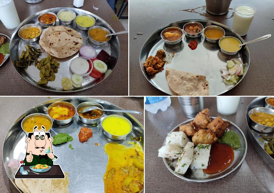 Meals at Purohit Bhojnalya