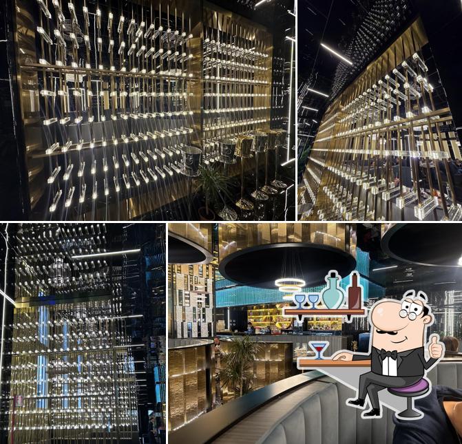 Dai un'occhiata agli interni di AKAMI SUSHI