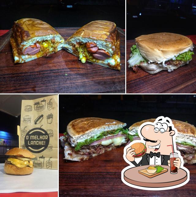 Delicie-se com um hambúrguer no Balão Burguer & Porções