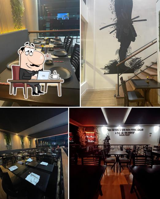 Sente em uma das mesas no Taychi Sushi Bar