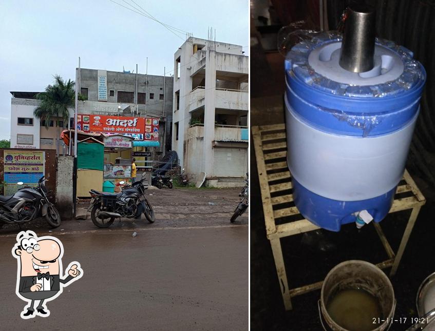 The exterior of Aadarsh Dabeli & Sandwich