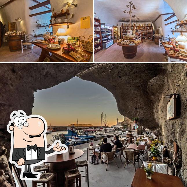 Siediti a un tavolo di Un Mare Di Sapori Di Musella Giuseppina & C