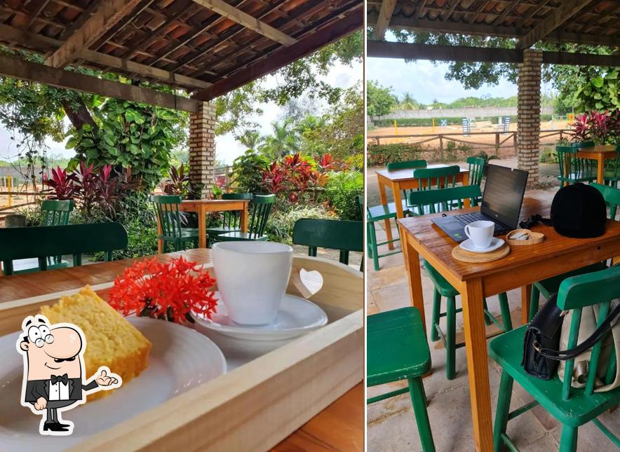 Veja imagens do interior do Cor De Jambo Café