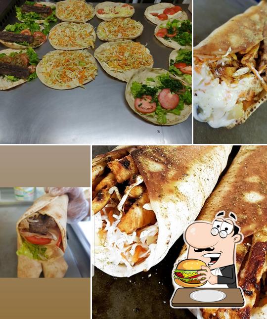 Delicie-se com um hambúrguer no Damasco Lanches árabe