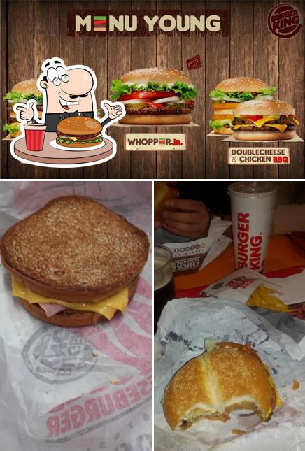 Ordina un hamburger a Burger King