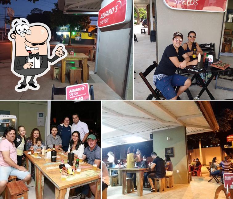 O interior do Alvaro's - Bar & Restaurante