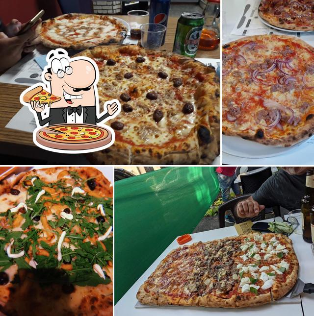 Ordina tra le svariate varianti di pizza