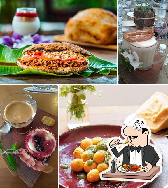 Comida em Café com Flores