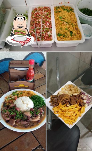 Coma um sanduíche no Tata Lanches