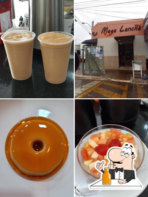 Desfrute de um drinque no Mega Lanches Maria Isabel