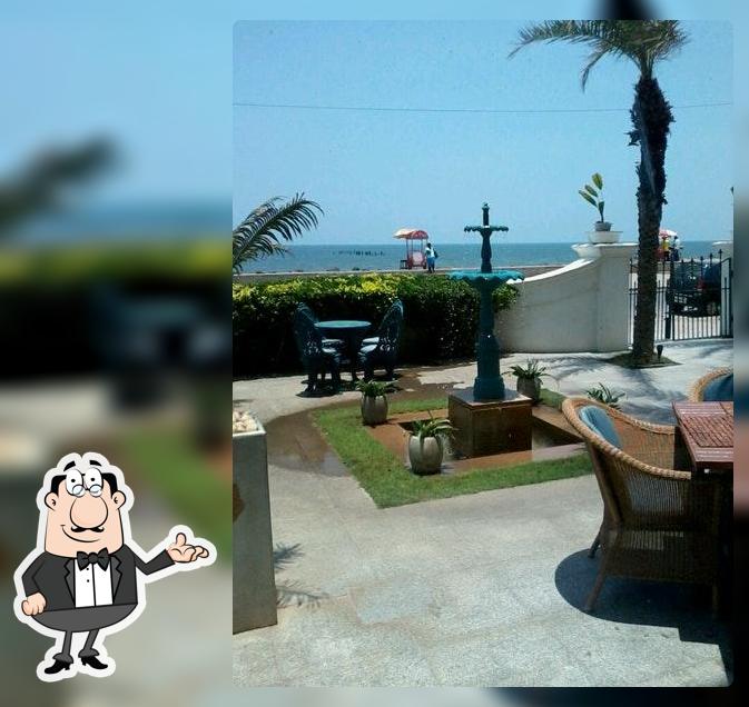 Le Pondichéry - Cafe by the Sea