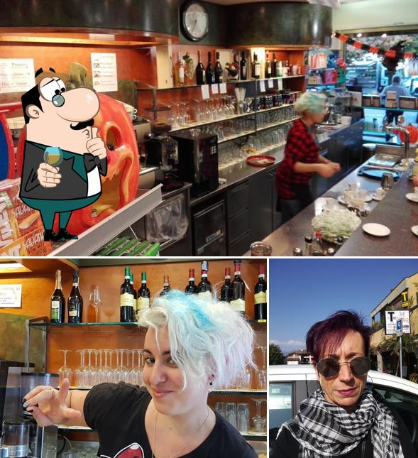 Bar Giardino S.N.C. Di Della Cagnoletta Paola E Annalisa & C. si caratterizza per la bancone da bar e esterno