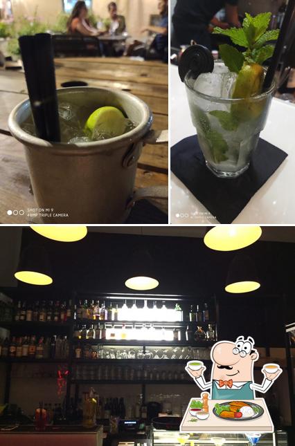 Questa è la foto che mostra la cibo e bancone da bar di Jekyll & Hyde