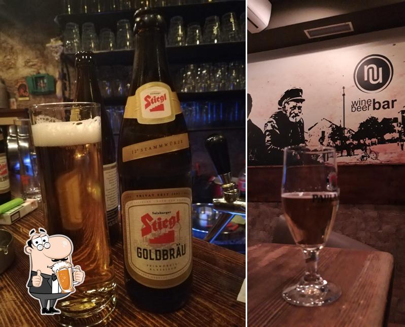 Puoi goderti un rinfrescante bicchiere di birra chiara o scura