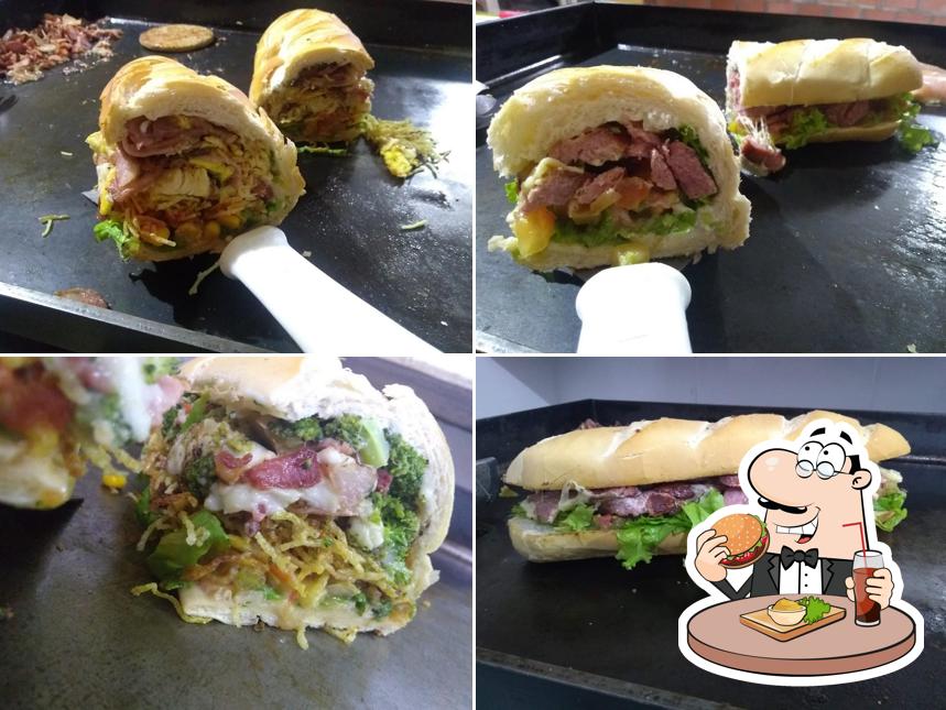 Experimente um hambúrguer no Acapulco Lanches - Lanches - Taubaté/SP