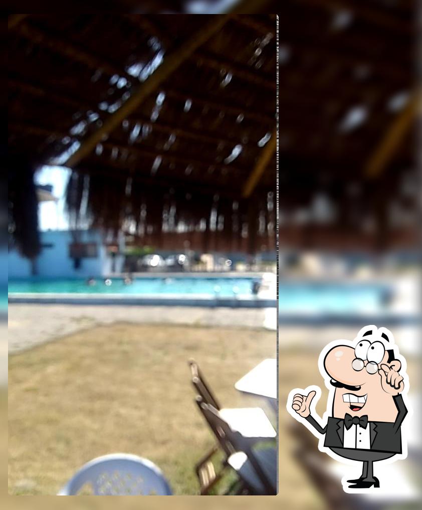 Veja imagens do interior do Piscina bar