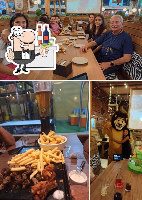 Entre diversos coisas, balcão de bar e interior podem ser encontrados a Mundo Animal Lanchonete Temática