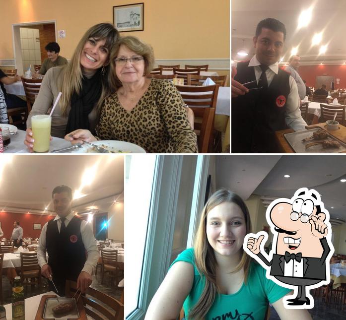 Sente em uma das mesas no Brescia Steakhouse SJC