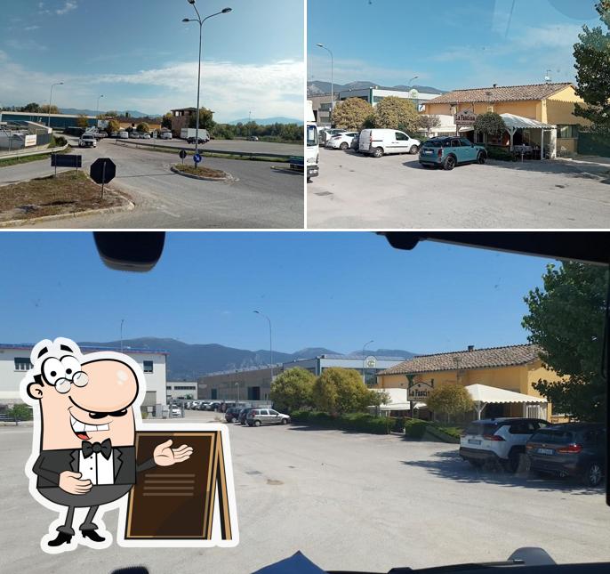 Guarda gli esterni di La Fascina