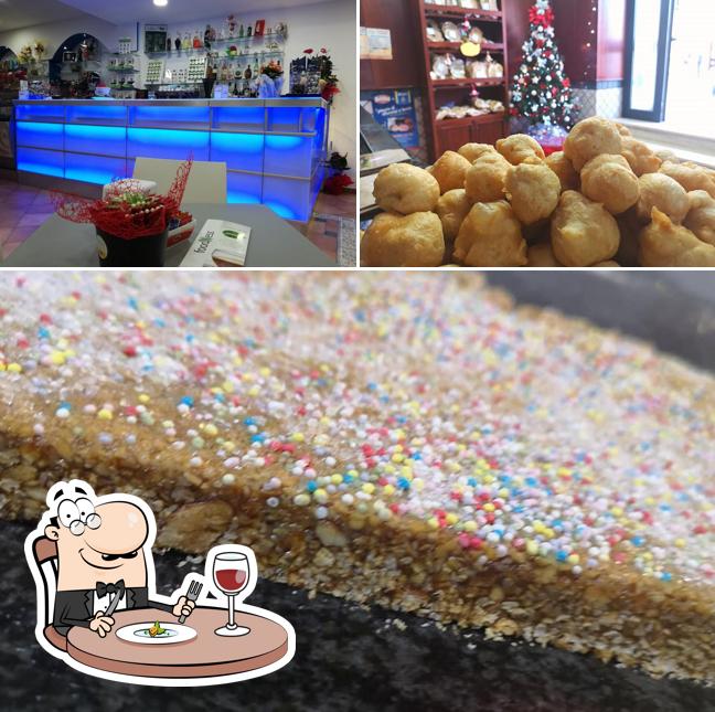 La cibo e bancone da bar del ristorante