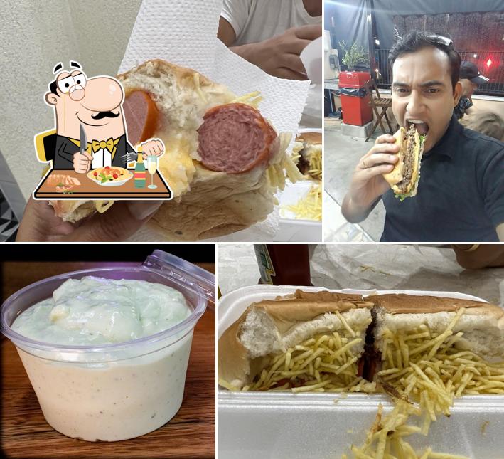 Comida em Vira Lanches Cachorro Quente