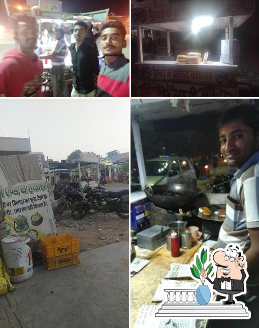 The exterior of मु्म्ब‌ई के प्रसिध्द वडा पाव सेन्टर