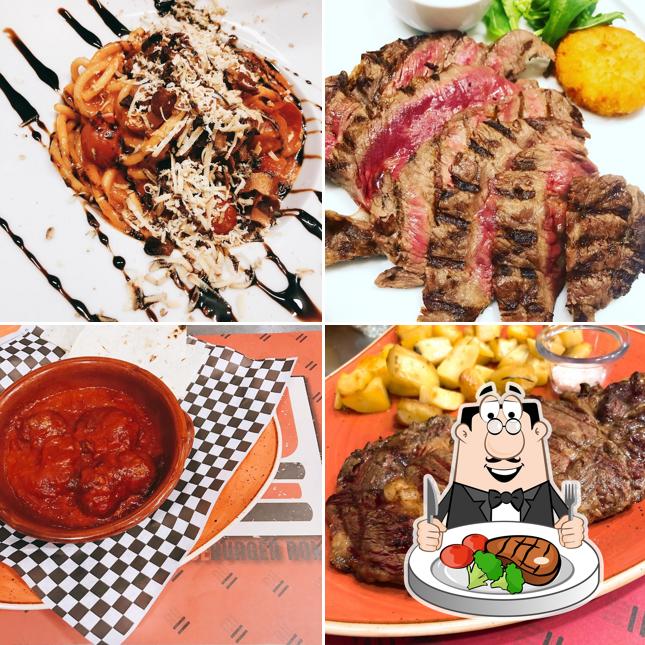 Prenditi i un pasto a base di carne a Rue Steak House