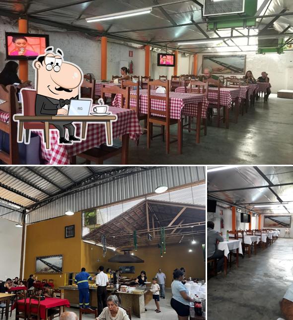 O interior do Restaurante Lá em Casa