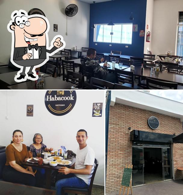 O interior do Habacook Gastro Bar