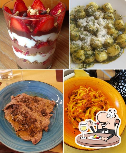 Platti al Pizzeria Rosticceria Julia Ristoro Julia Ristoro Sas di Menichini Maria Rita