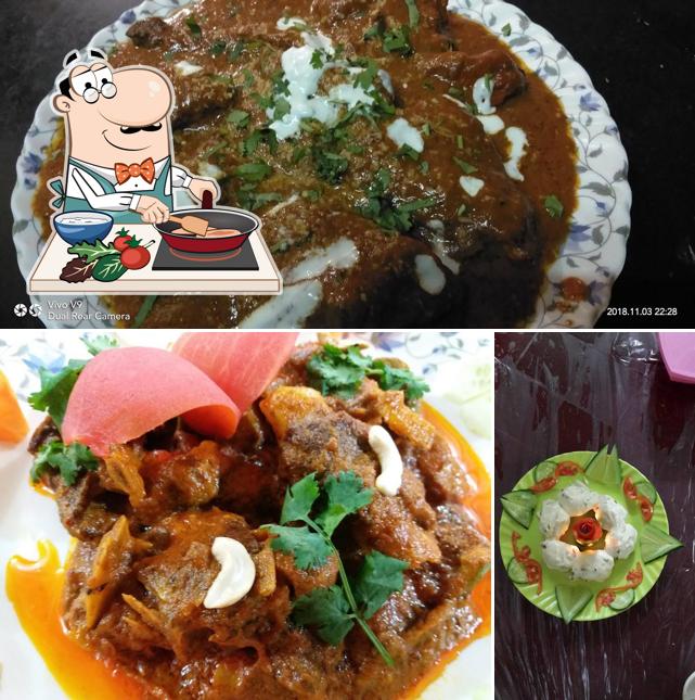 Chicken curry at KHANA PEENA FOOD CORNER