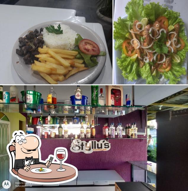 A Styllu's piscinas bar espaço do samba se destaca pelo comida e balcão de bar