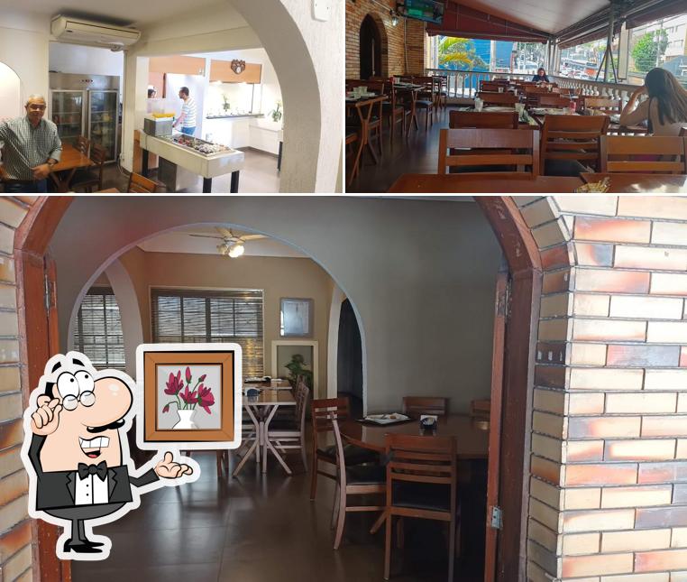 Veja imagens do interior do Via Bari Restaurante