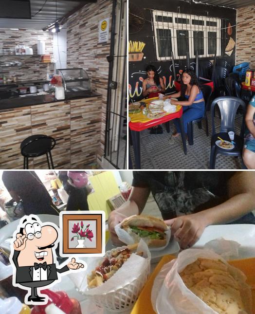 A interior e comida do restaurante