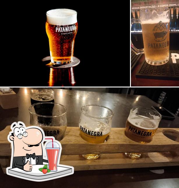 Desfrute de um drinque no Brewpub Patanegra Cervejaria