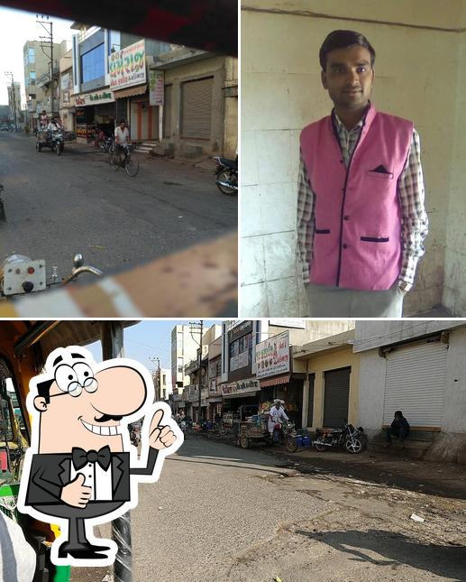 Here's a picture of Dharmaraj Bhel