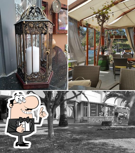 Vedi questa immagine di Retro caffe bar