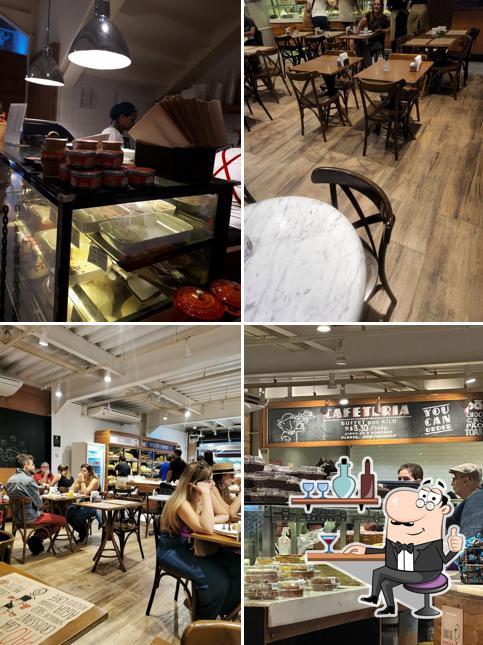 Sente em uma das mesas no Pão & Companhia - ARCOVERDE