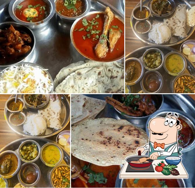 Chicken curry at Divtya Budhlya Wada