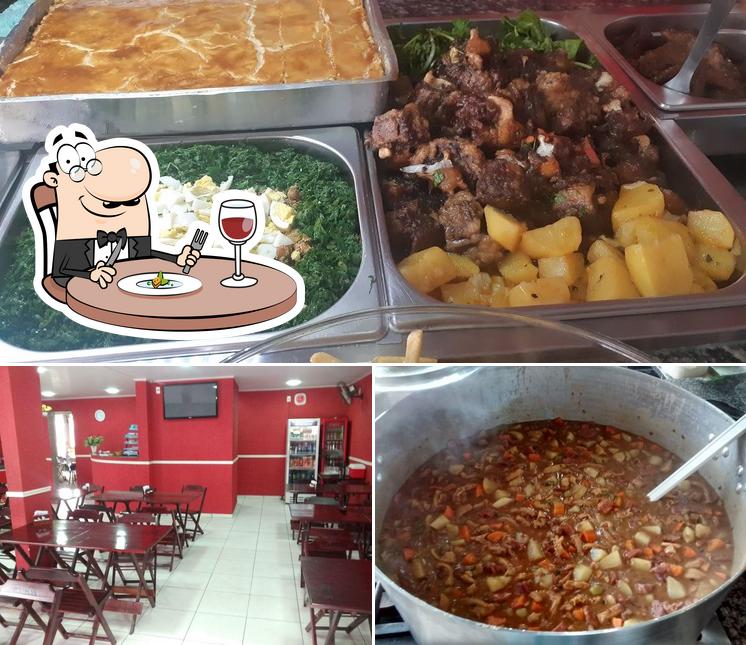 A comida e interior do restaurante