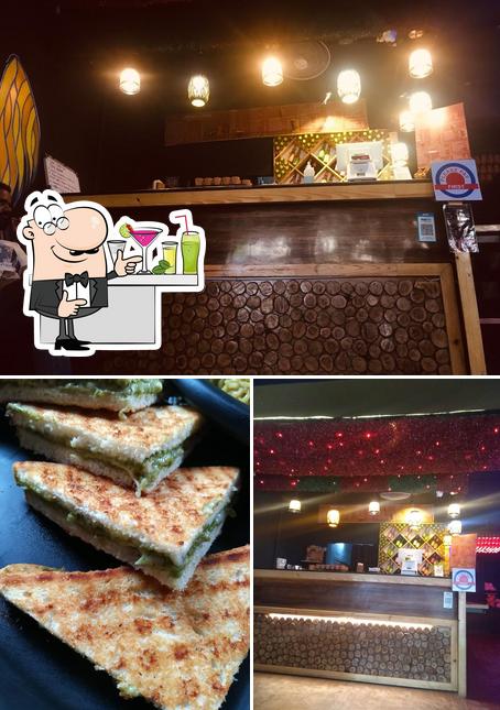 The photo of bar counter and food at Chai Sutta Bar, Jaora Compound