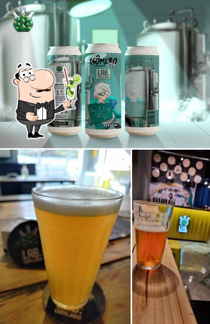 Desfrute de uma bebida no LAB. Cervejaria
