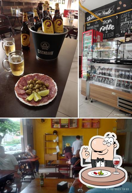 A imagem da comida e exterior no Villas Marmitaria e Delivery