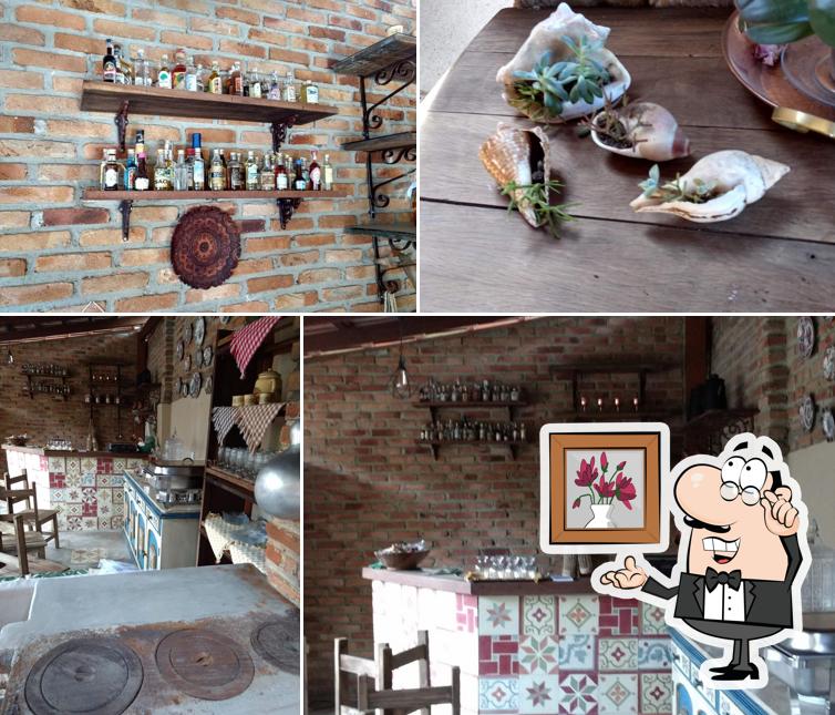 Sente em uma das mesas no Cafe Da Roça