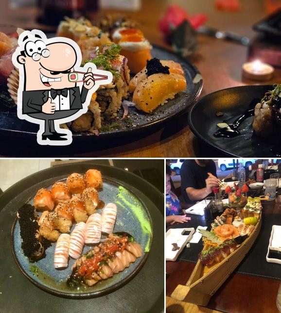 Rolos de sushi são disponibilizados no Saiko Nani Sushi Premium Restaurante Japonês