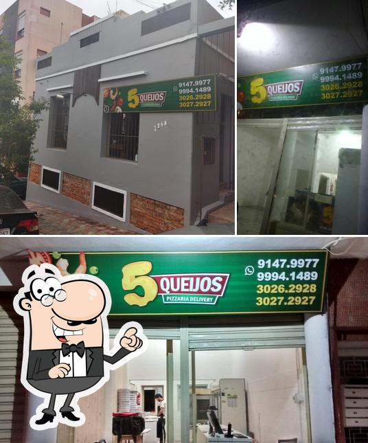 O exterior do 5 Queijos Pizzaria Delivery