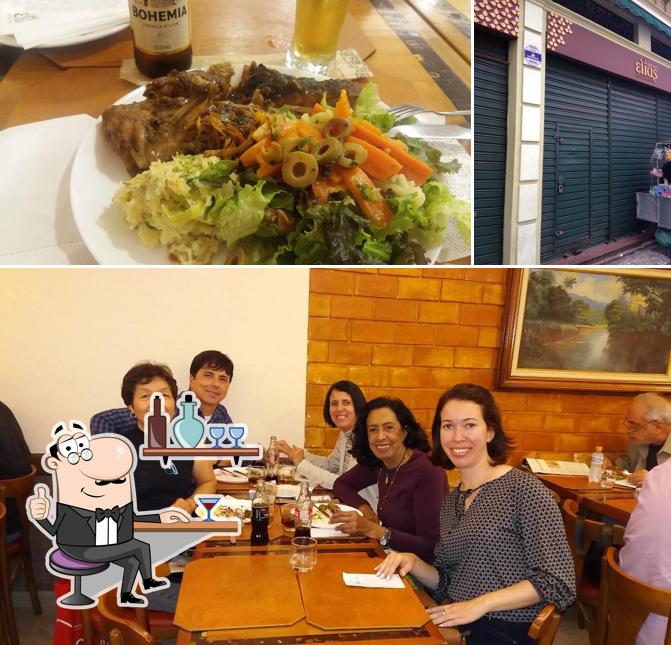 A ilustração da interior e cerveja no Bar do Elias