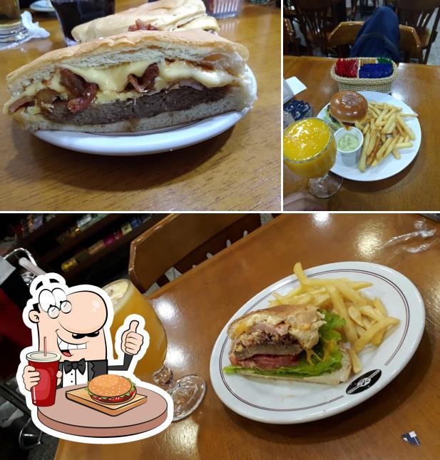 Experimente um hambúrguer no Atílio's - Brigadeiro